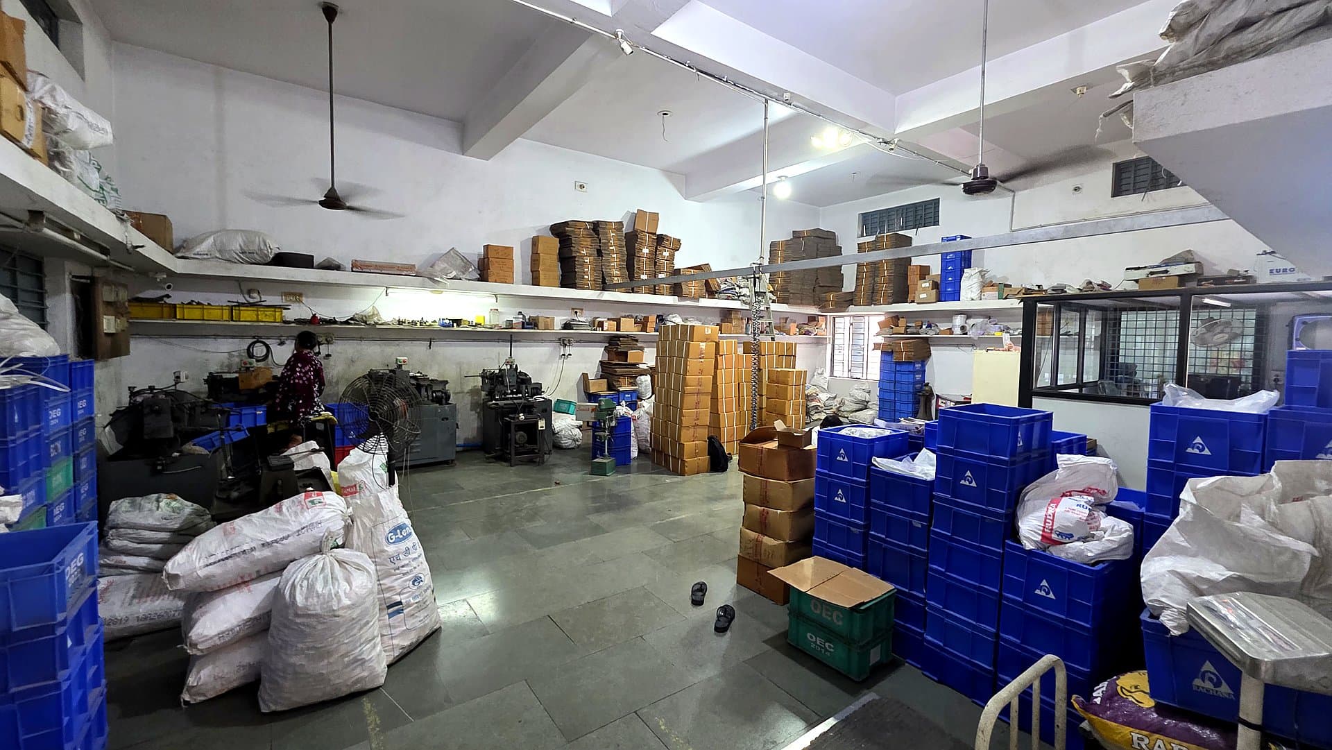 Warehouse storage racking with finished products and crates